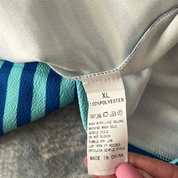 NWOT Women’s Bright Blue Striped Top With Yellow Trim Size XL - Picture 5 of 7